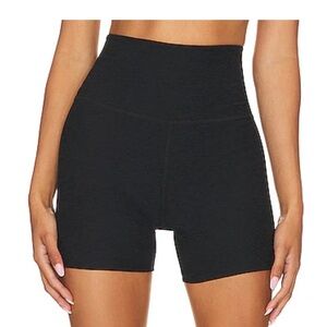 Beyond Yoga Beyond Yoga Keep Pace Biker Short in Darkest Night